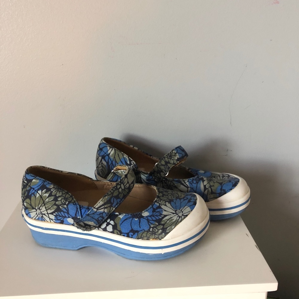Dansko girls canvas floral maryjanes 30